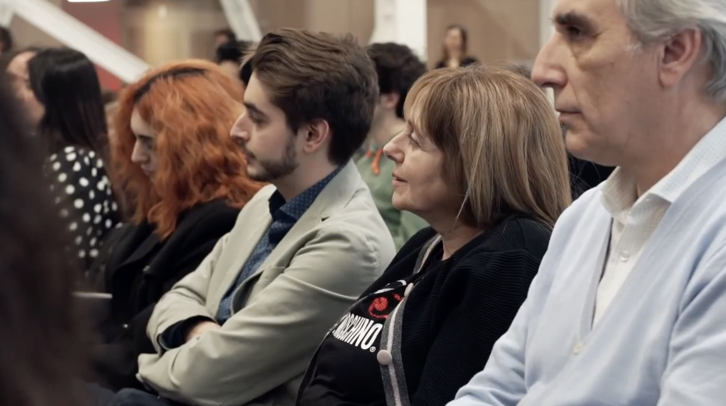 Formazione aziendale in scena: il pubblico segue un intervento di Nikola Previti