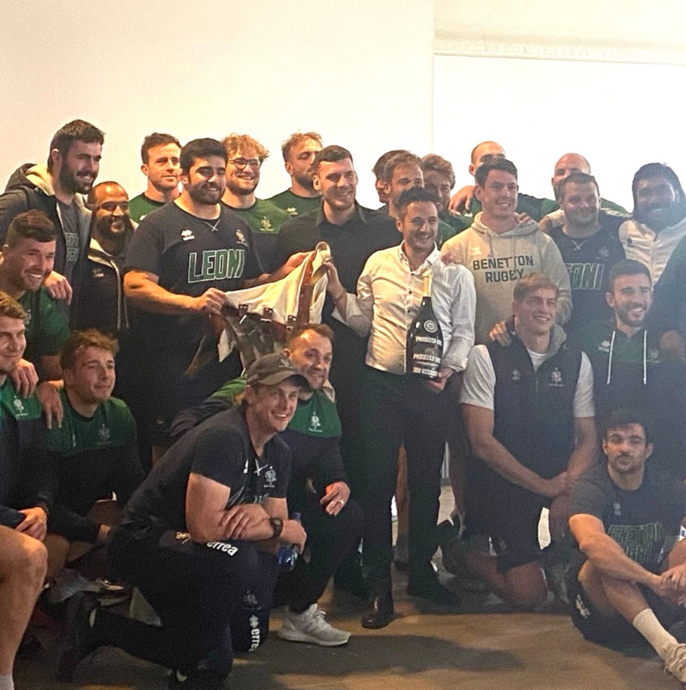 Nikola Previti con la squadra di rugby Benetton