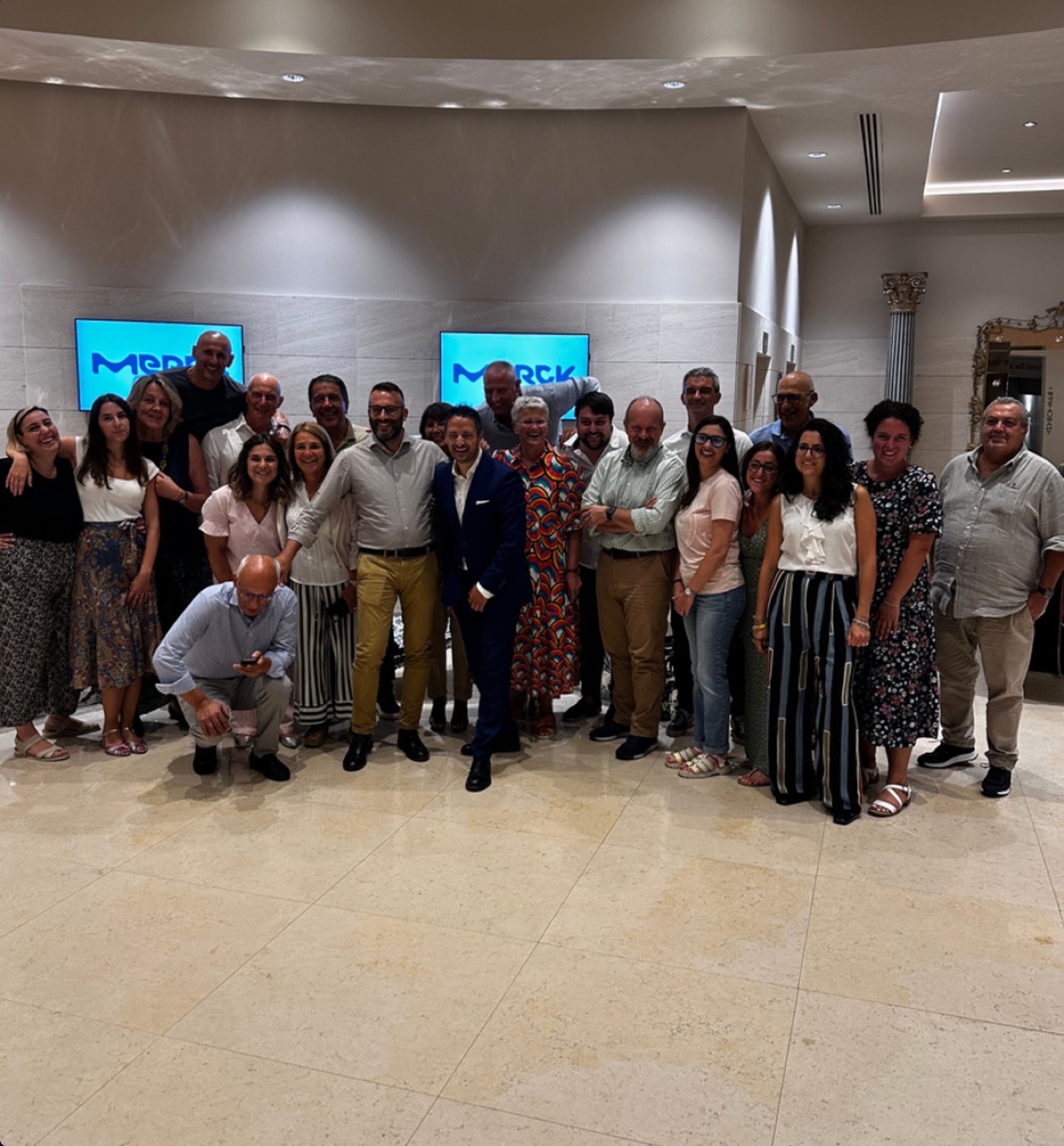 Gruppo aziendale con Nikola Previti al termine di un evento